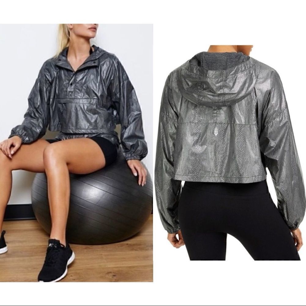 Free people movement diamond back reflective crop jacket sz medium